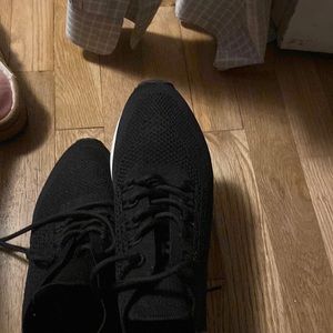 14th and union black sneakers